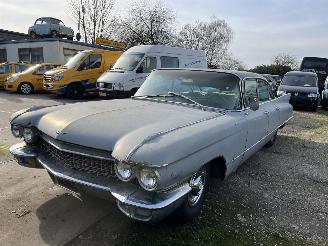 damaged passenger cars Cadillac Fleetwood V8 6400cc sedan 1960/1