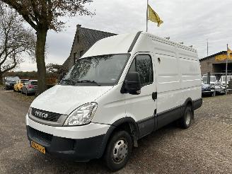 krockskadad bil auto Iveco Daily 50C15V 330 H2 DUBBELLUCHT ACHTER 2011/10