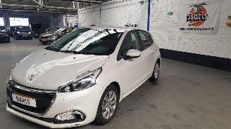 Peugeot 208 1.2 PureTech Active picture 1