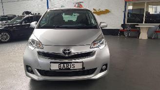 Toyota Verso S 1.3 VVT-I  AUT BENZ 5 DRS NAP.... picture 2