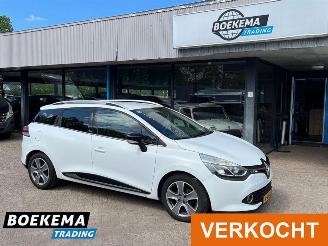 skadebil auto Renault Clio Estate 0.9 TCe Night&Day R-Link Navigatie Cruise Airco 2014/10