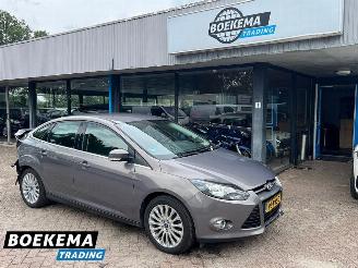skadebil auto Ford Focus 1.6 TI-VCT First Edition Stoelverwarming Cruise Clima 2011/3