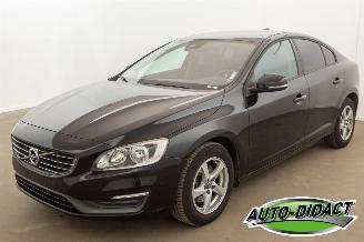 krockskadad bil auto Volvo S-60 1.6 AT Kinetic 58.185 km Car-Pass Navi Clima 2015/3