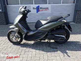 skadebil auto Piaggio Beverly 350 S 2020/5