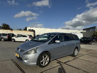 krockskadad bil auto Mitsubishi Grandis 2.4 -16v Intense 7 persoons 2006/10