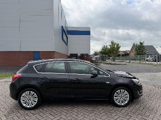 krockskadad bil auto Opel Astra 1.4 Edition 74Kw AIRCO 2013/6