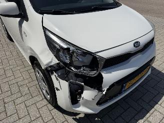 Kia Picanto 1.0 49kw  Airco picture 8