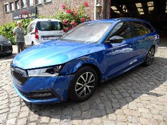 damaged passenger cars Skoda Octavia Combi Style 2022/1