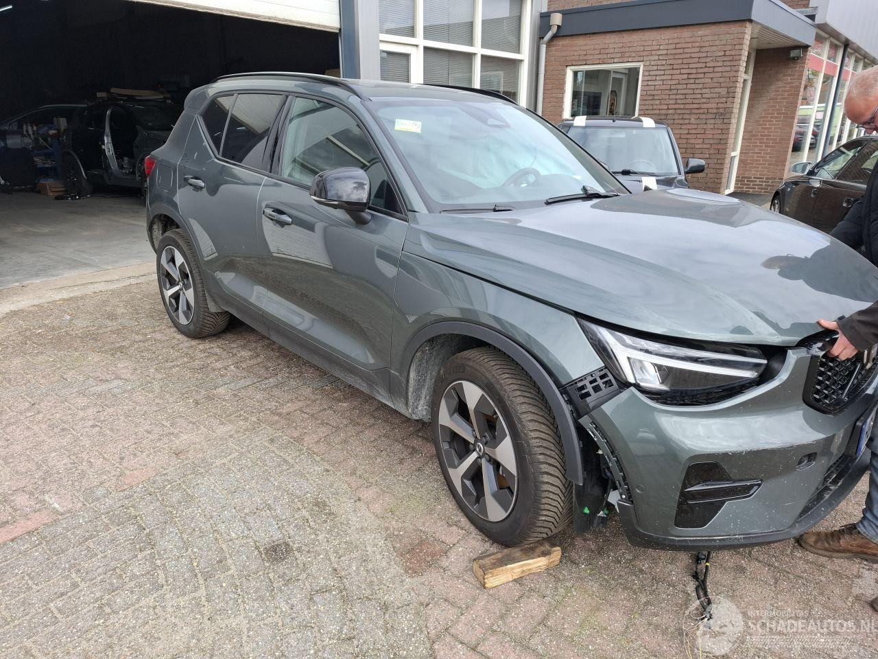 Volvo XC40 CX 40 2.0 2025 BENZINE MILD HYBRIDE B3 163 LEER PANO FULL